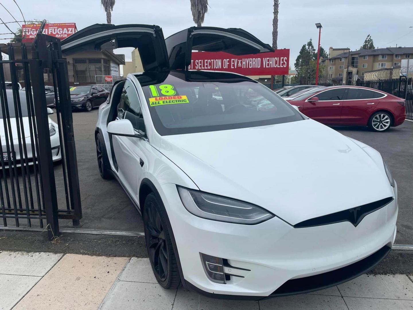 2018 WHITE /BLACK Tesla Model X (5YJXCAE28JF) , located at 744 E Miner Ave, Stockton, CA, 95202, (209) 944-5770, 37.956863, -121.282082 - PLUS TAXES AND FEES - Photo#4